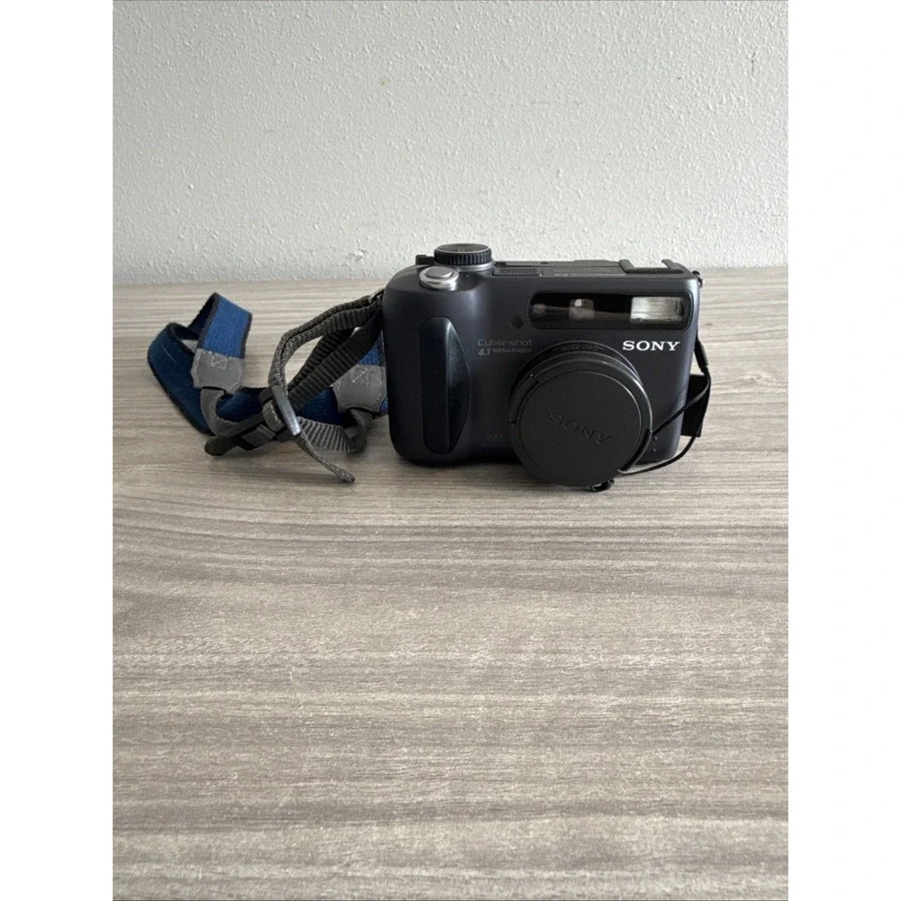 Sony Cyber-shot DSC-S85 Digital Camera 4.1MP Black Tested Works Needs Battery